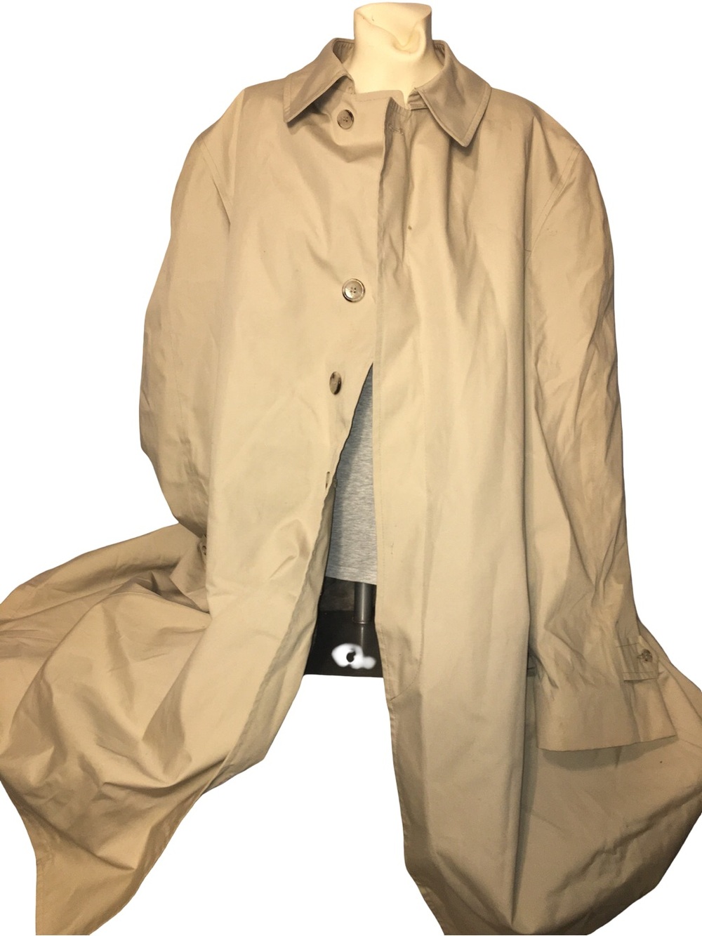 London Fog Beige and Gold Maincoat Label Detail